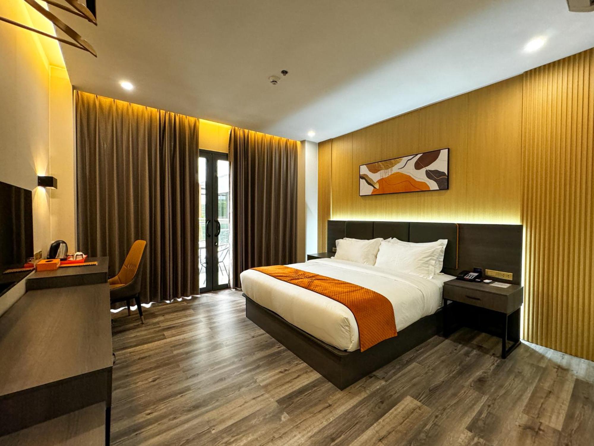 Venus Royale Hotel Coron Esterno foto